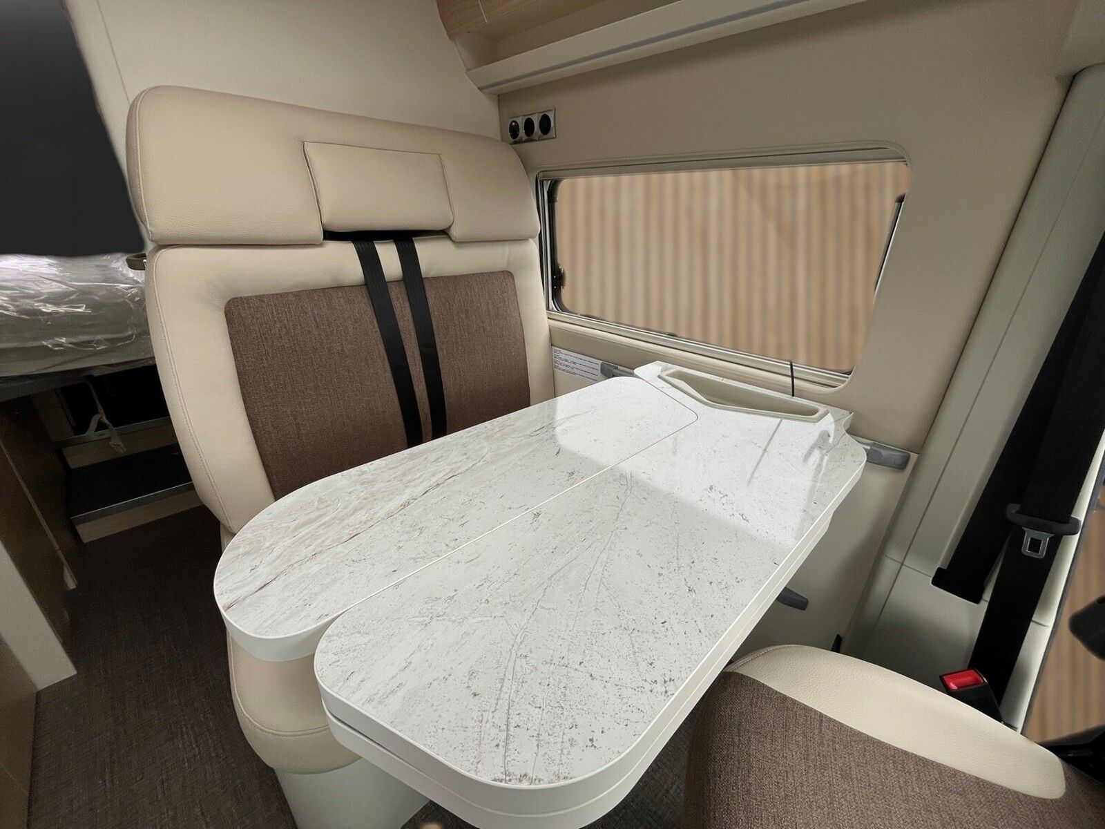 Fahrzeugabbildung Eura Mobil Van V 635 EB Fahrassistenzpaket, Skyroof, RFK