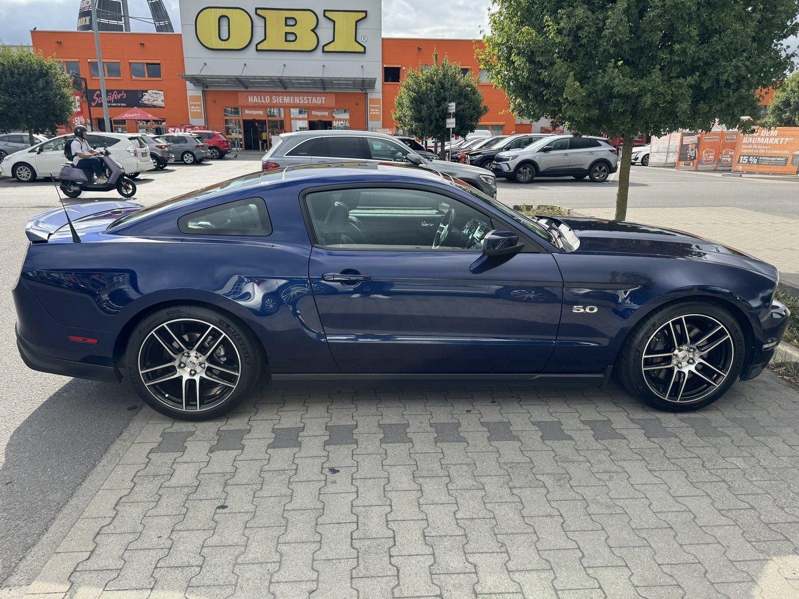 Ford Mustang GT Premium Coupe Schalter Carfax Leder