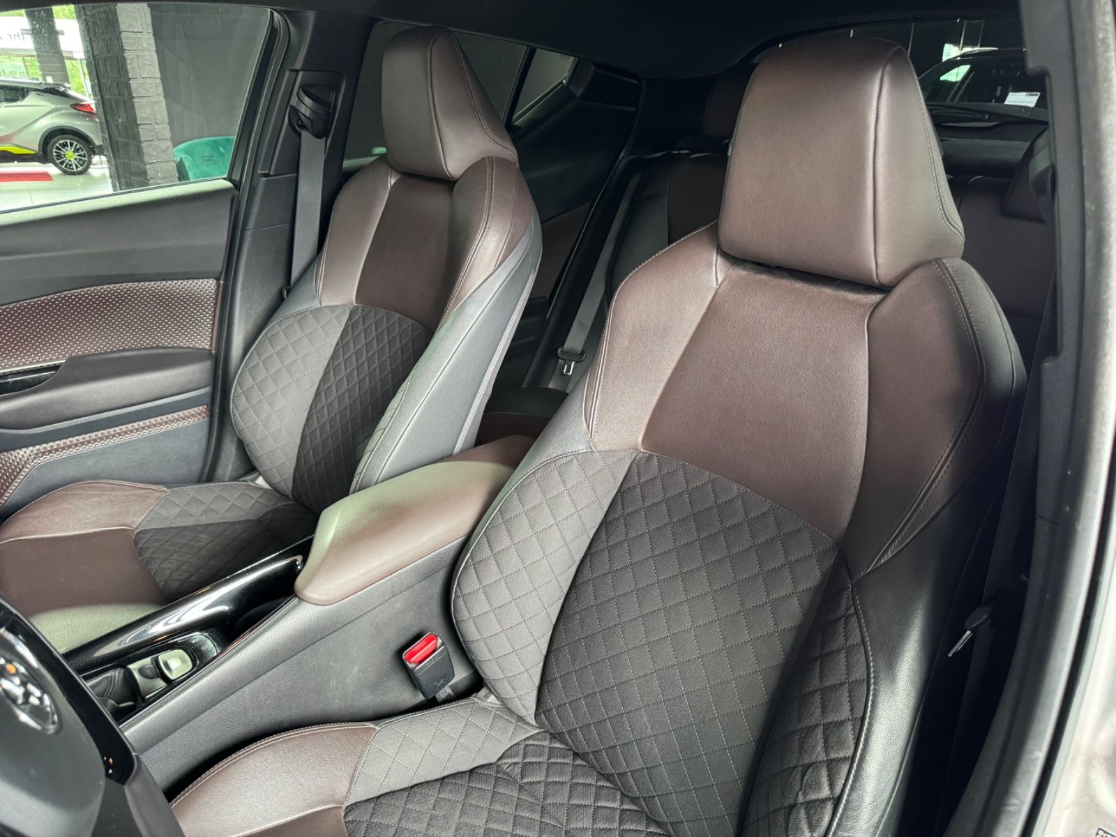 Fahrzeugabbildung Toyota C-HR Lounge 1.2 Turbo/KAMERA/NAVI/KLIMA/