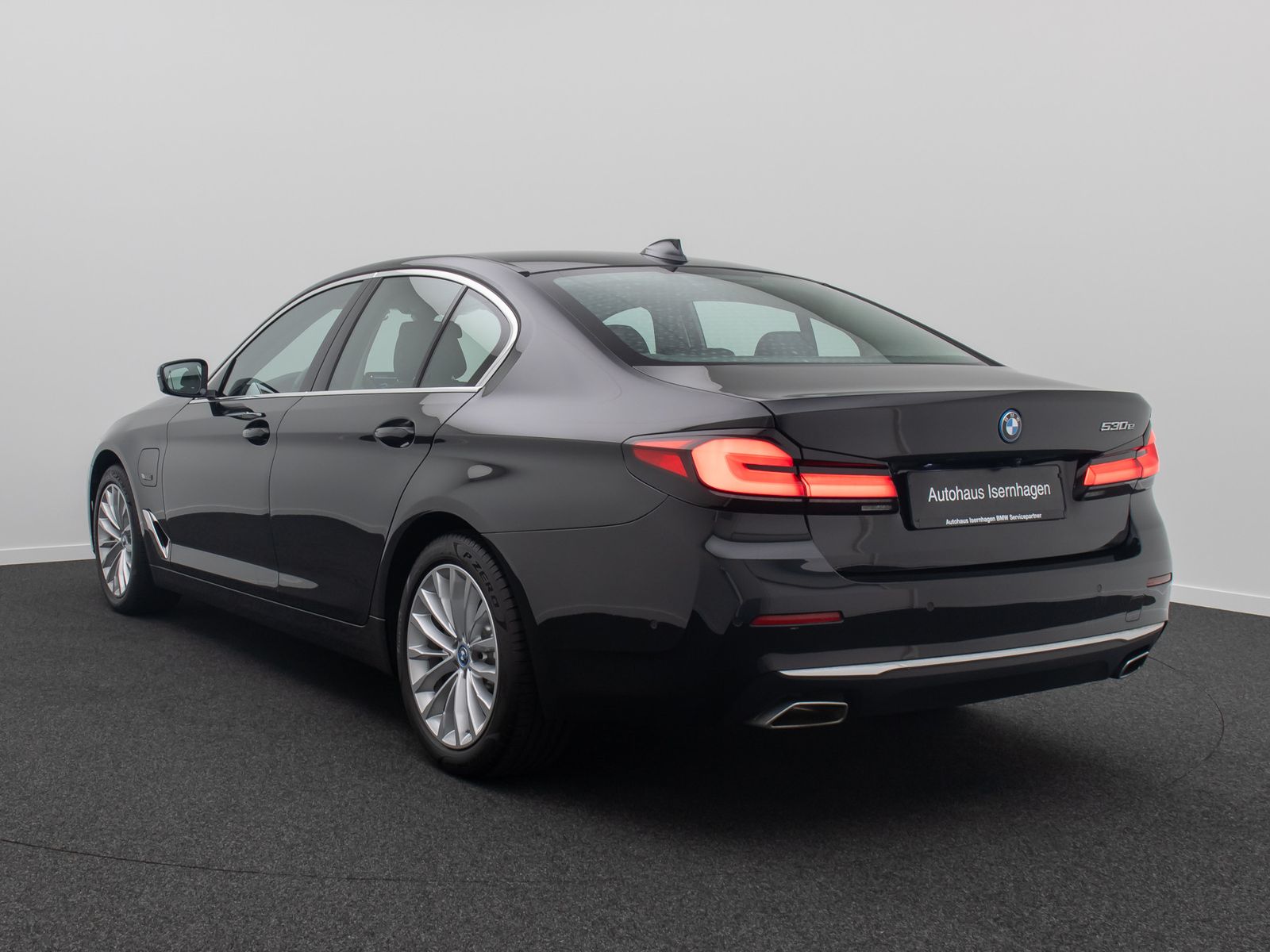 Fahrzeugabbildung BMW 530e Luxury Line ACC Laser 360° HUD DAB Sport