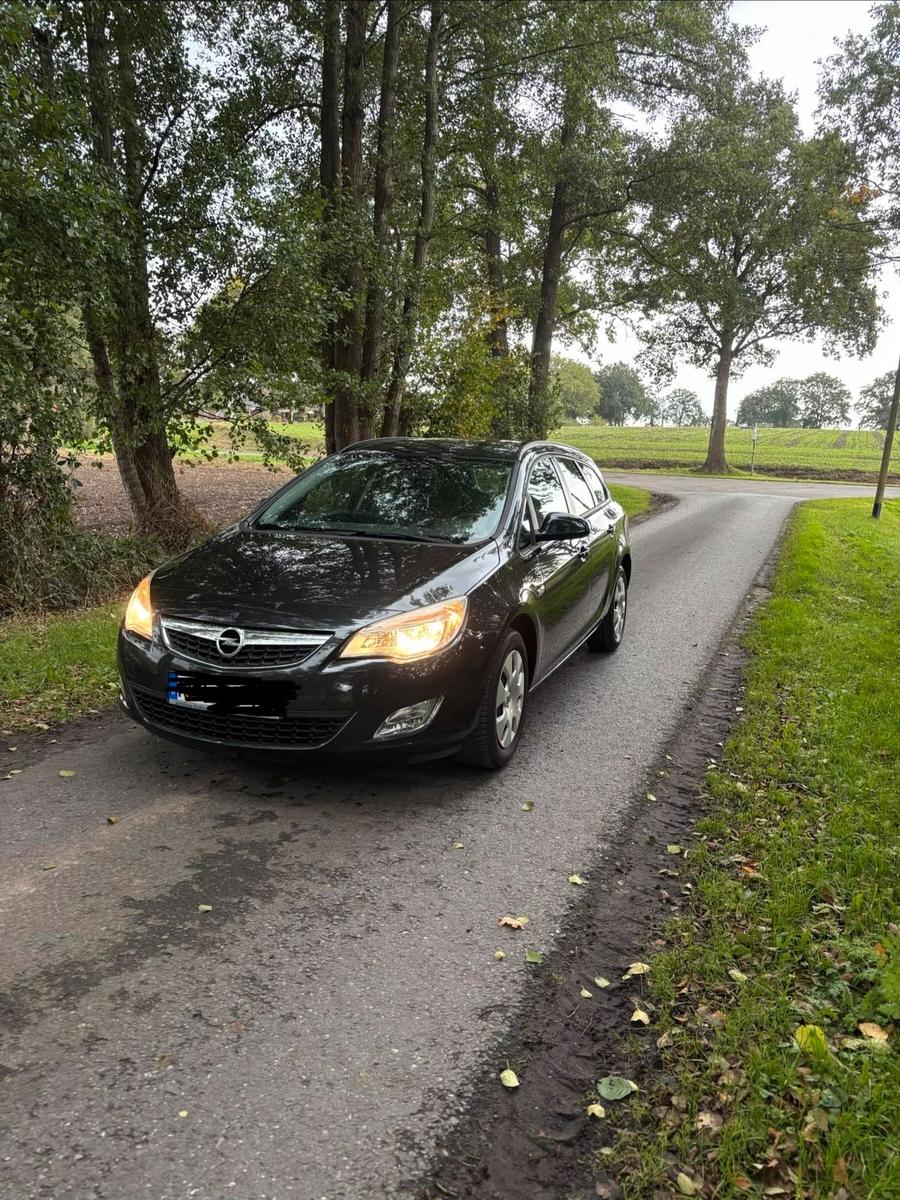 Opel Astra, 2012