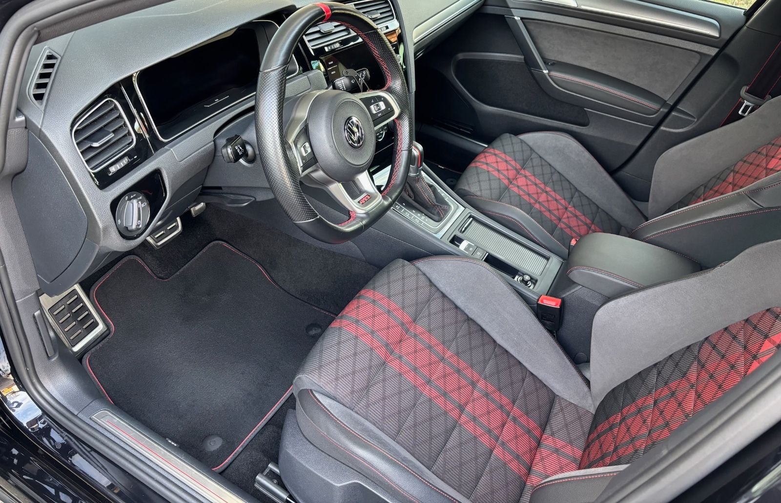 Volkswagen Golf VII GTI TCR Navi Akra LED CarPlay 19zoll foto 20