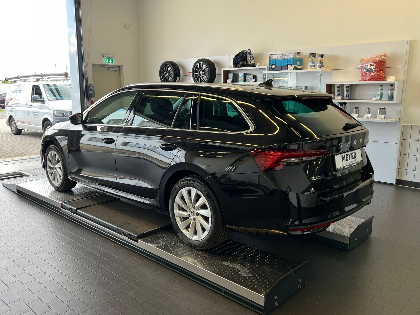Fahrzeugabbildung SKODA Octavia Combi FL Exclusive 1.5 TSI mHEV DSG *LED