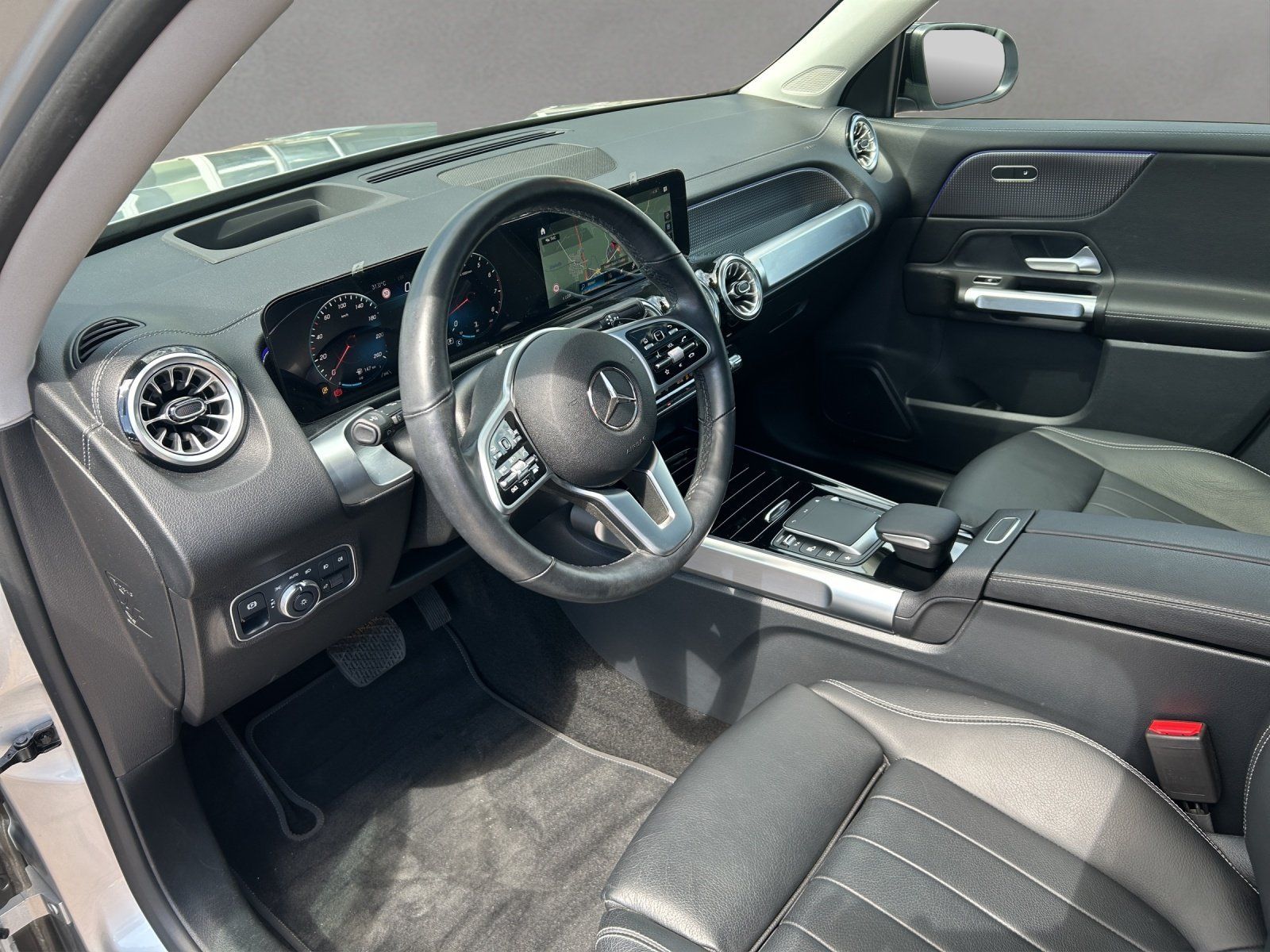 Fahrzeugabbildung Mercedes-Benz GLB250 Progr DISTR Pano MLED HighEndMBUX orig.KM