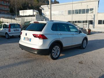 Volkswagen Tiguan - 10