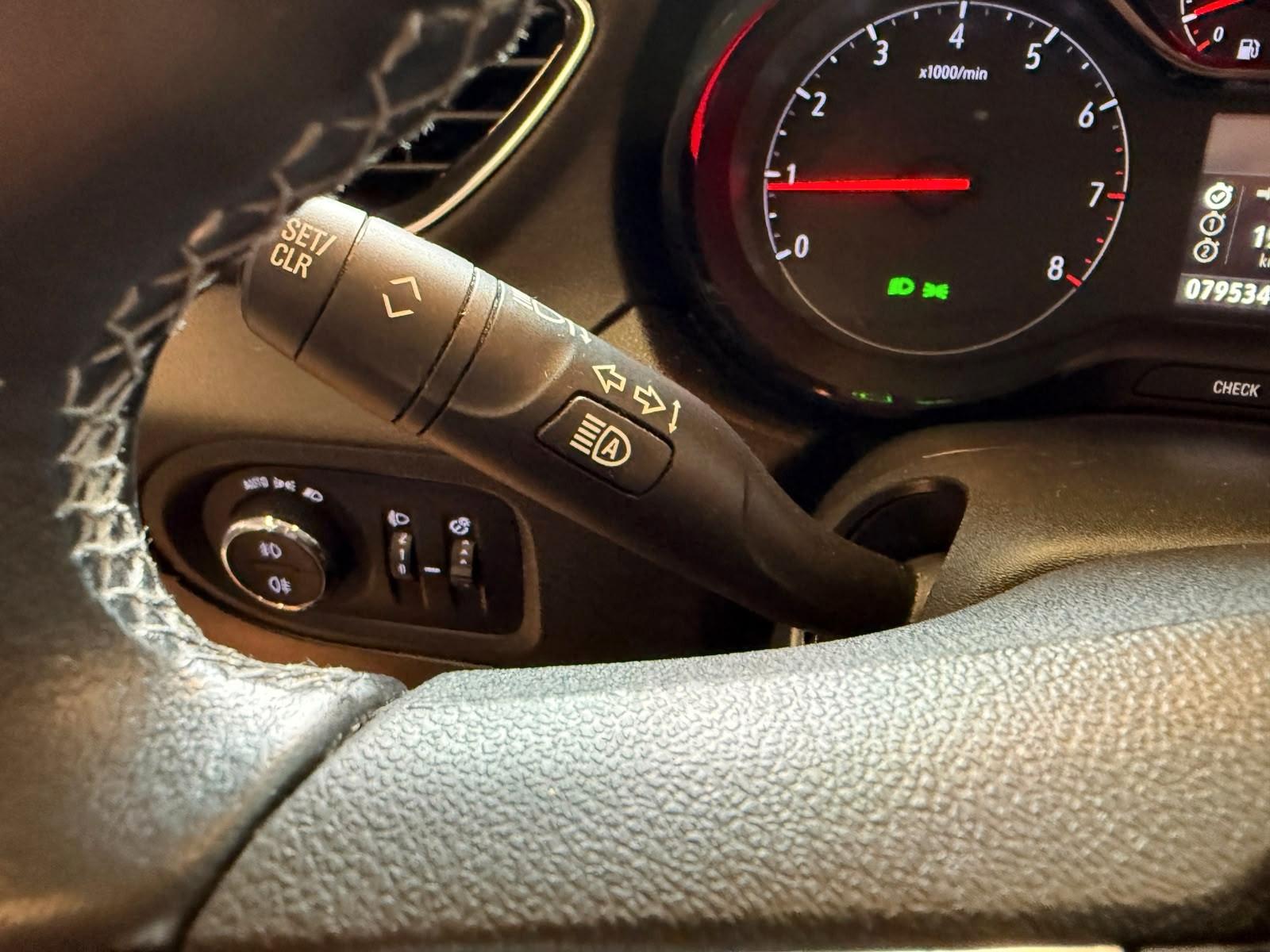 Opel Grandland (X) Design Line Automatik / R-Kamera