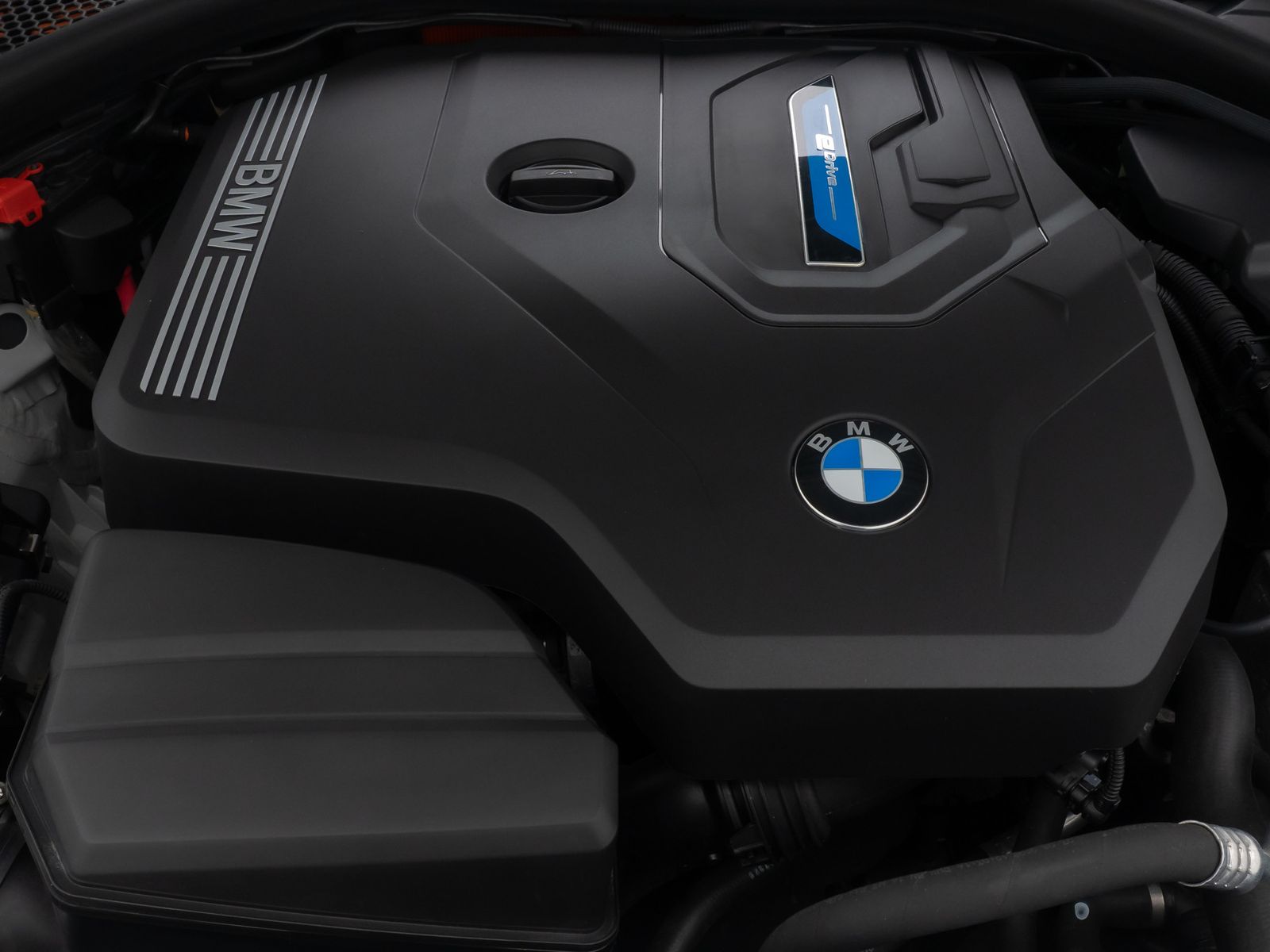 Fahrzeugabbildung BMW 330e xD Panorama HUD H/K AHK Alarm Sport Leder