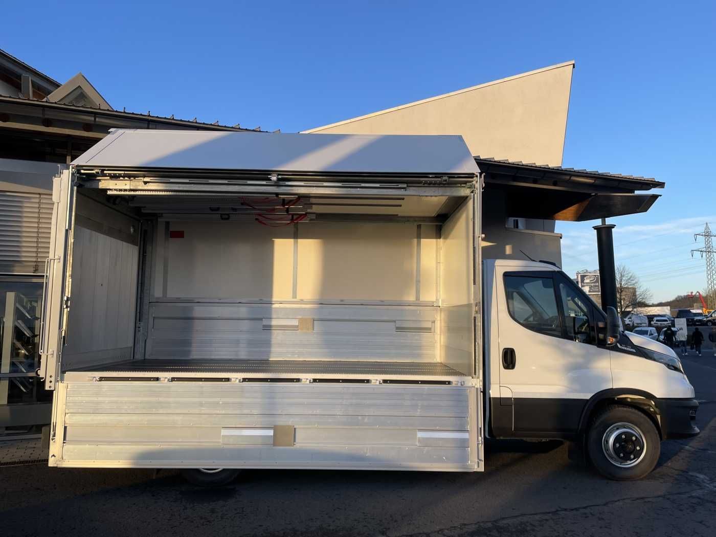 Fahrzeugabbildung Iveco Daily 70C18 HA8 *LBW*Schwenkwandkoffer*