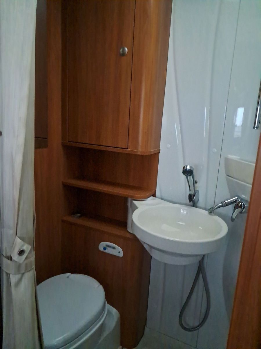 Fahrzeugabbildung HYMER / ERIBA / HYMERCAR Compact 404 Markise,Fahrradträger