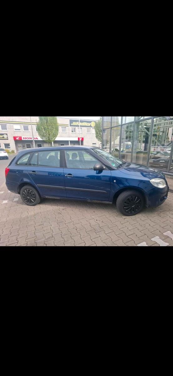 Skoda Fabia 2010 — салон