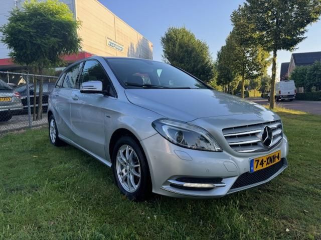 Mercedes-Benz B 180 AMBITION/THAAK/XENON/NAV/PDC/CLIMA