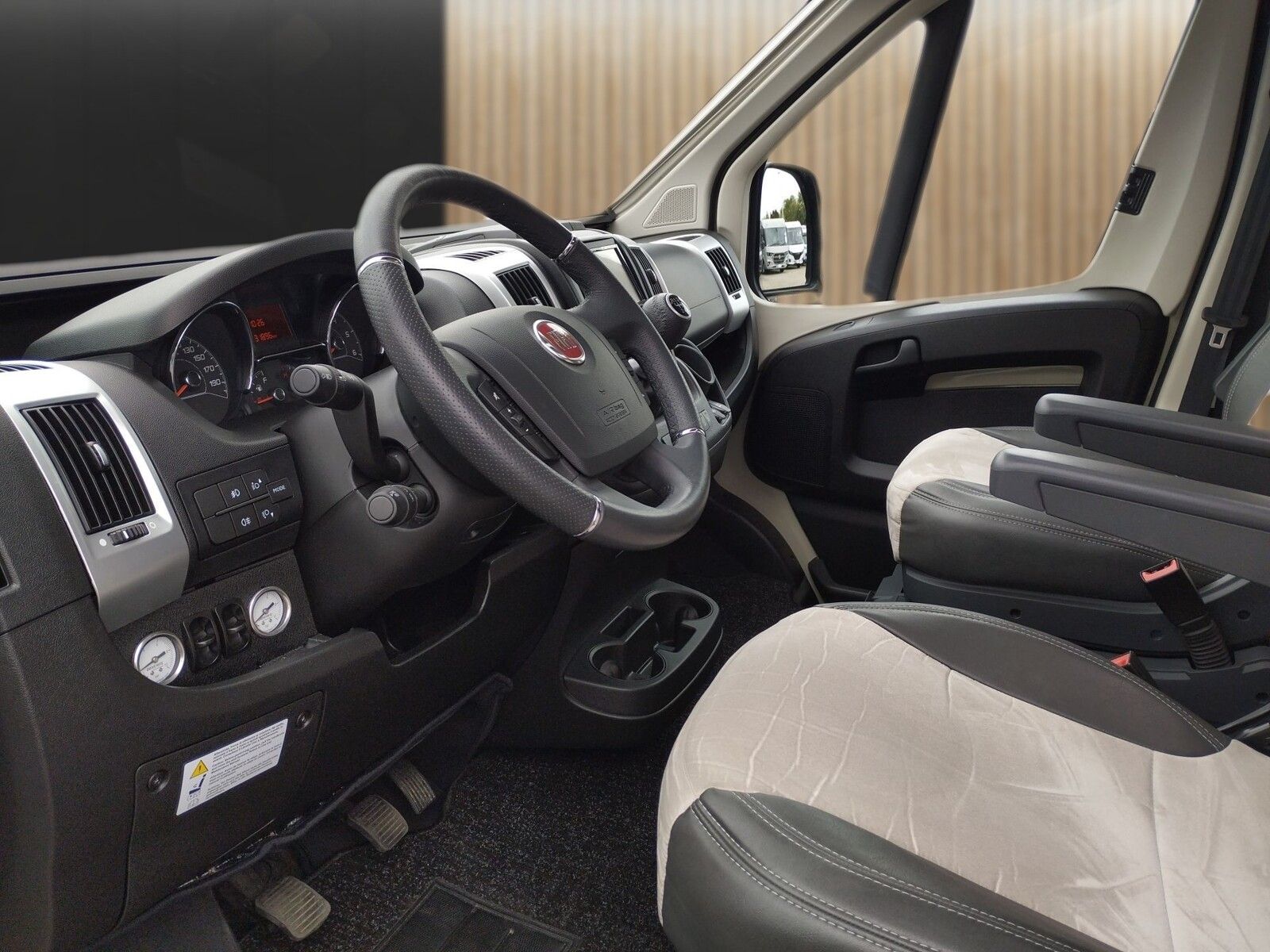 Fahrzeugabbildung Chausson Van V697 Premium Luftfederung,Markise,RK