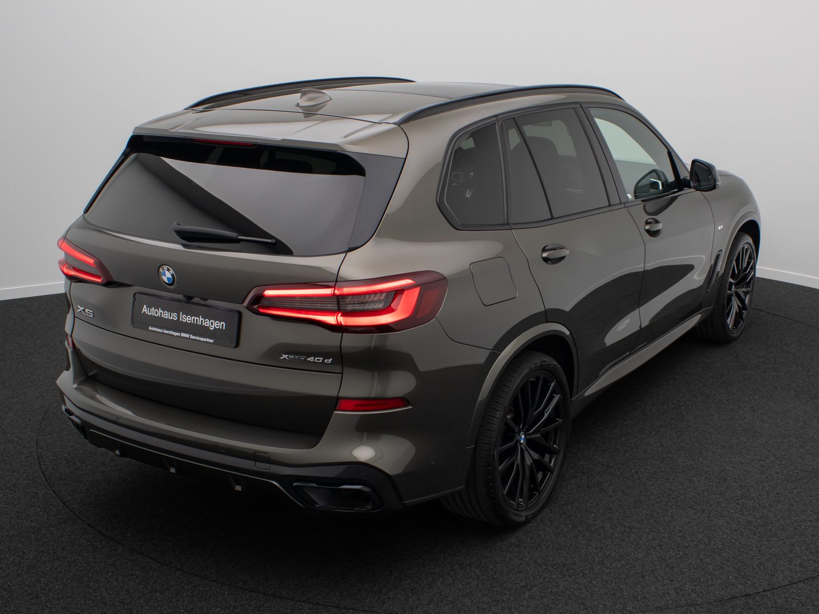 Fahrzeugabbildung BMW X5 xD40d M Sport AHK 360&deg; H/K Panorama Laser 22"