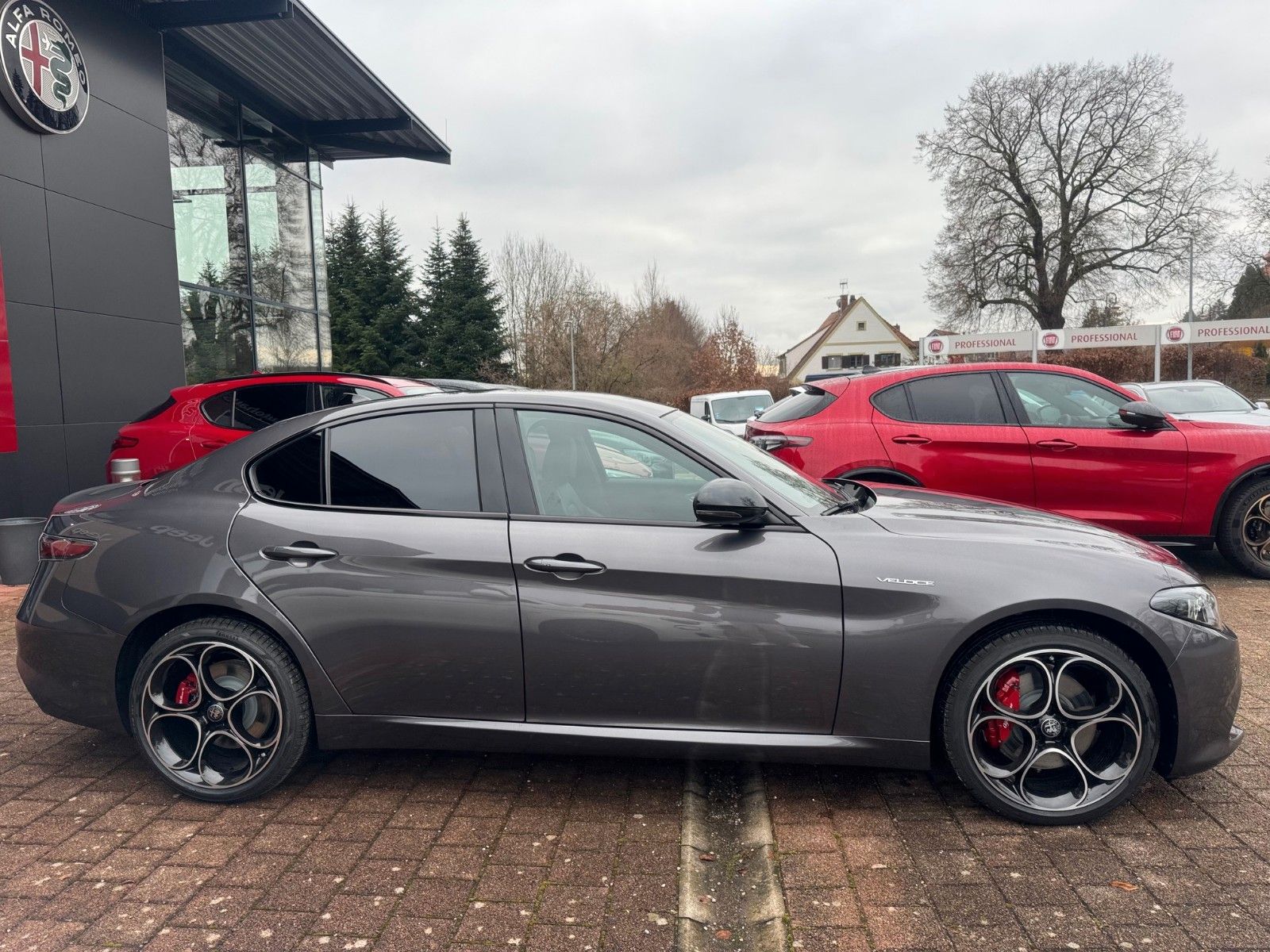 Fahrzeugabbildung Alfa Romeo Giulia 2.0 Veloce AT8-Q4 MEMORY LEDER NAVI KAMER