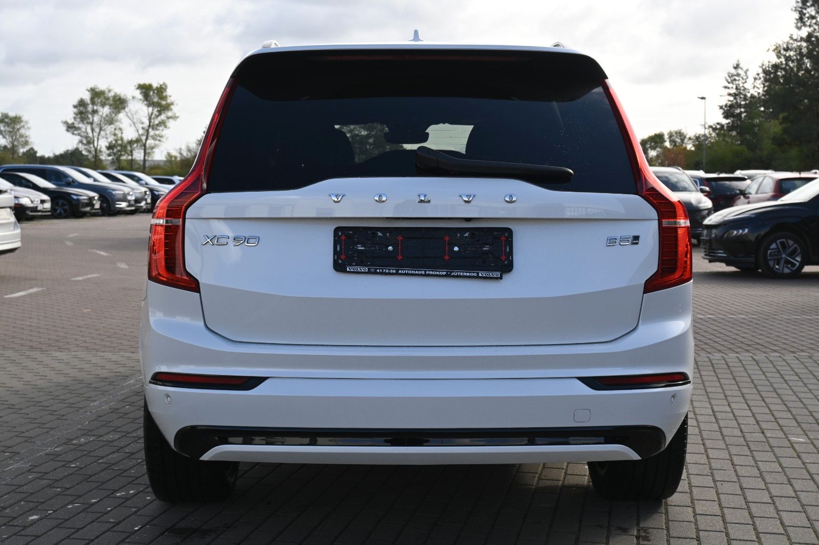 Fahrzeugabbildung Volvo XC90 B5D AWD Plus Dark*STDHZG*PANO*LUFT*360°*AHK