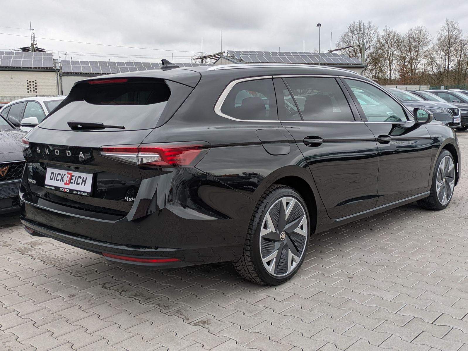Fahrzeugabbildung SKODA Superb 2.0 TDI 4x4 Selection MATRIX*AHK*PANO*19"