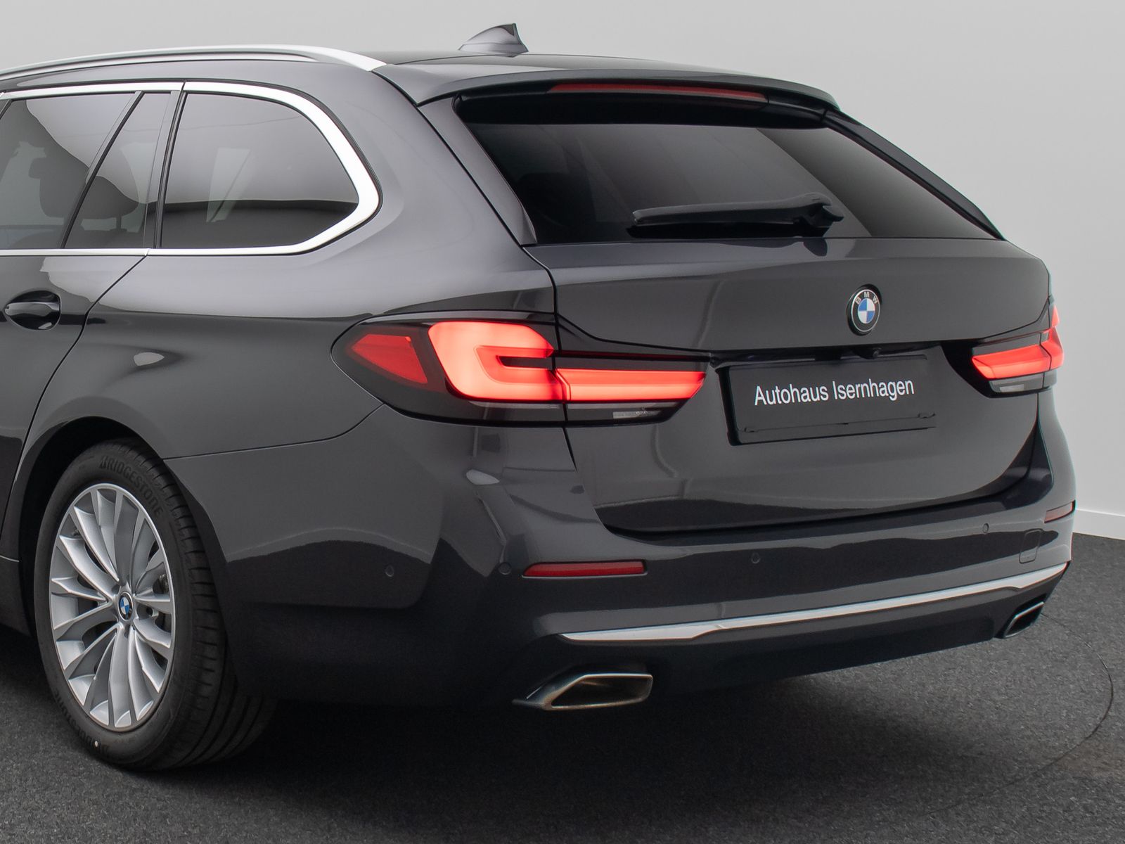 Fahrzeugabbildung BMW 540i xD Luxury Line ACC DispKey DAB Panorama HUD