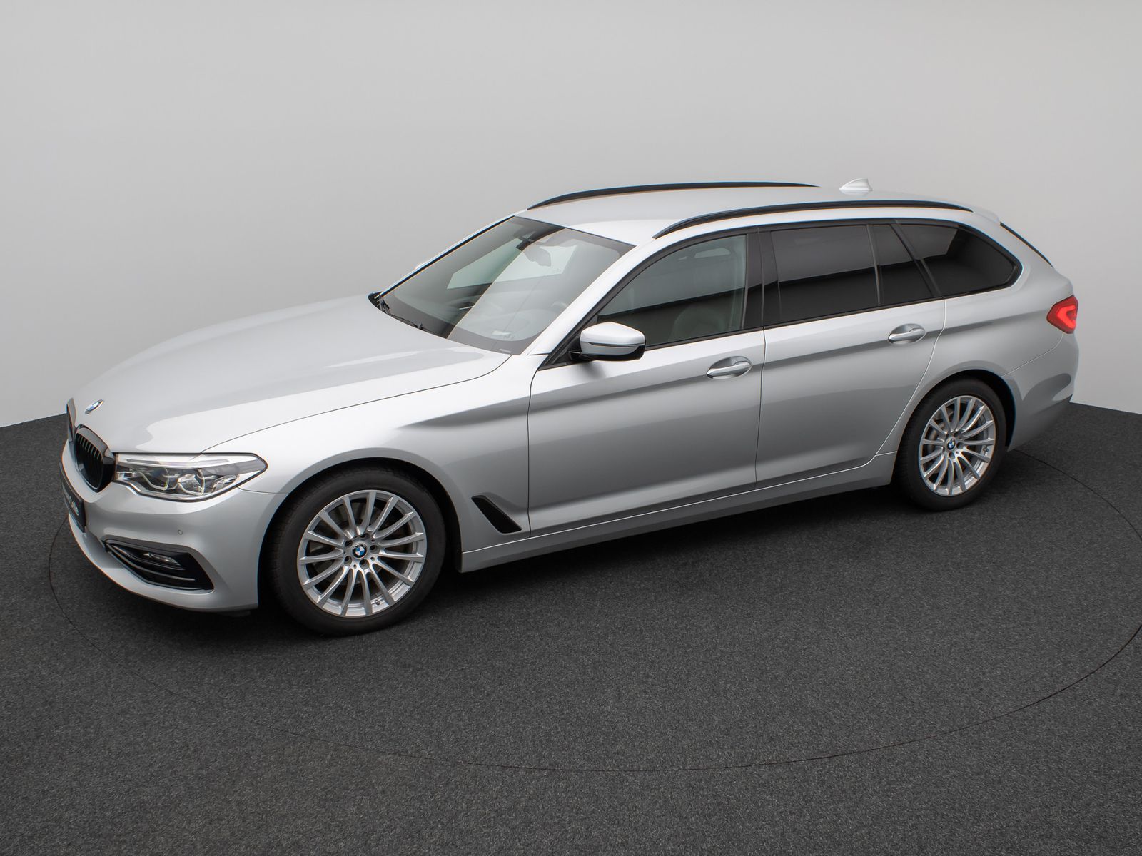 Fahrzeugabbildung BMW 520d  Sport Line HUD HiFi PDC Alarm DisplayKey