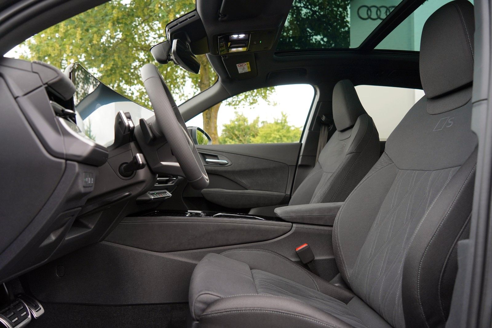 Audi Q3 SUV e-hybrid AHK S-LINE PANO TECH PRO MATRIX foto 12