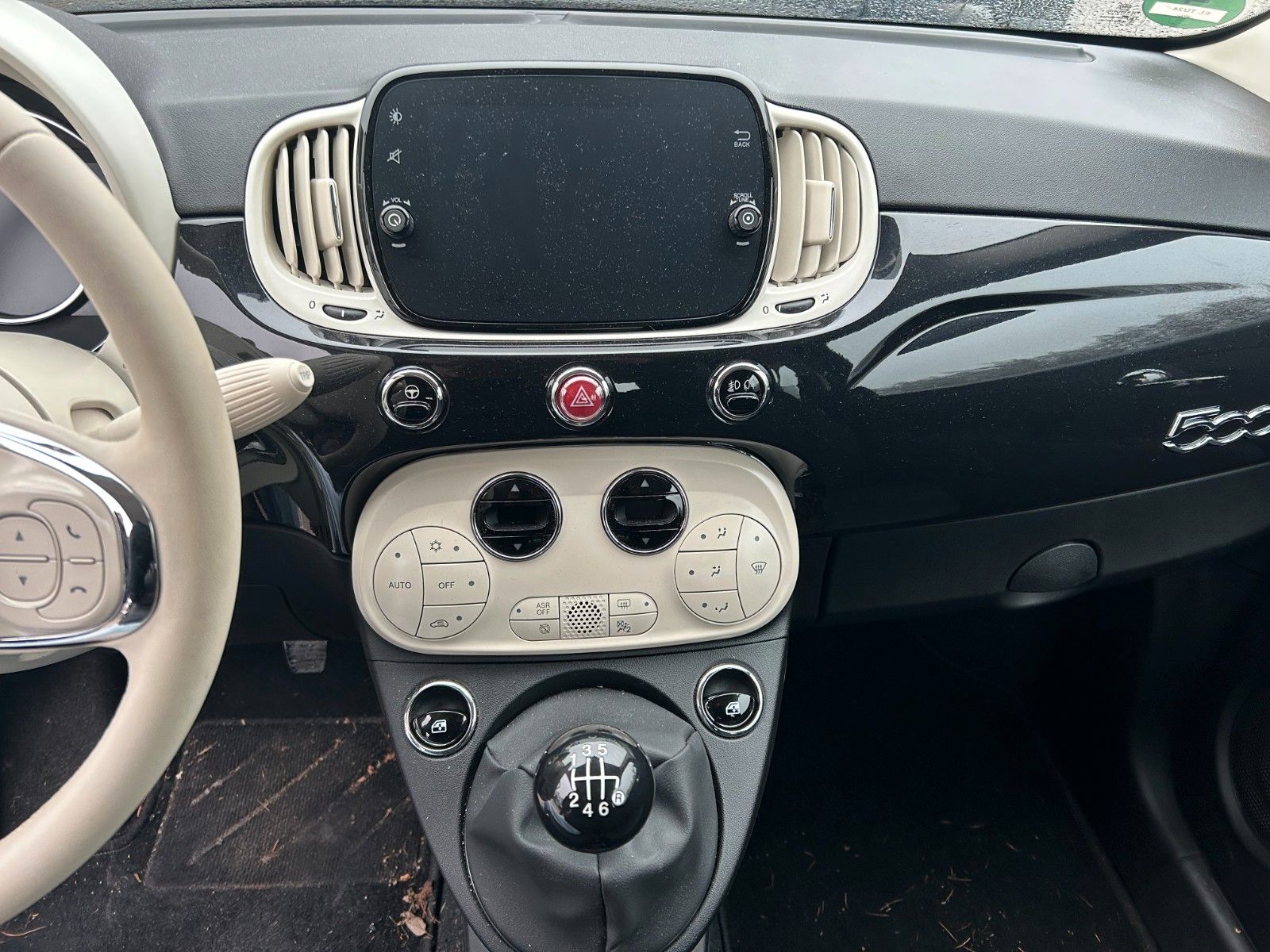 Fahrzeugabbildung Fiat 500 1.0  Dolcevita