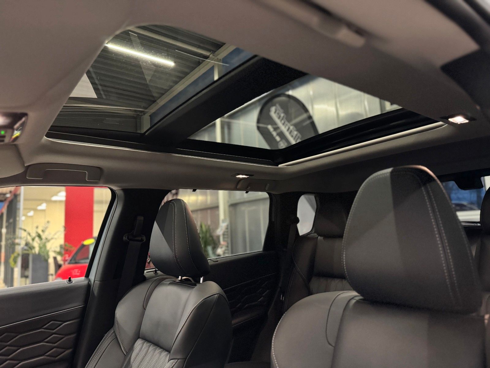 Fahrzeugabbildung Mitsubishi Outlander 2.4PLUG-IN HYBRID 4WD TOP