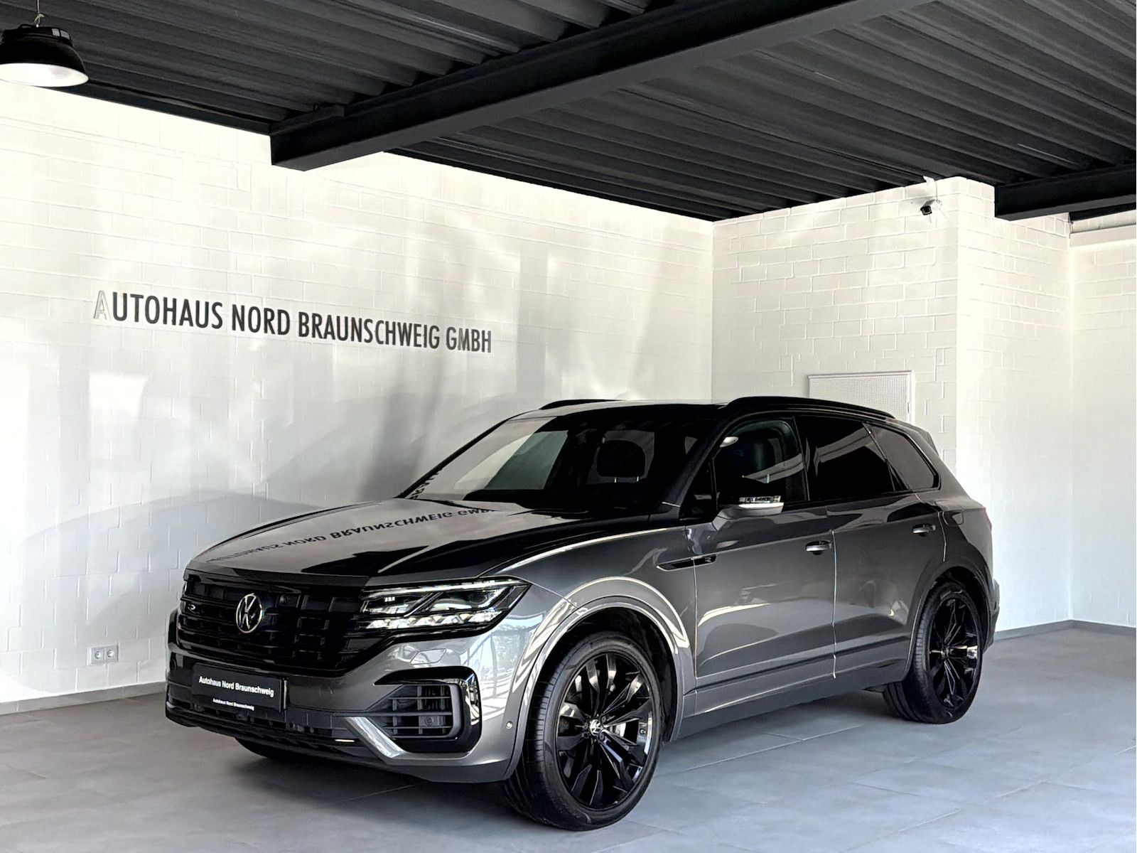 VW Touareg R 3.0TSI*BlackStyle*Pano*AHK*HUD*IQ*