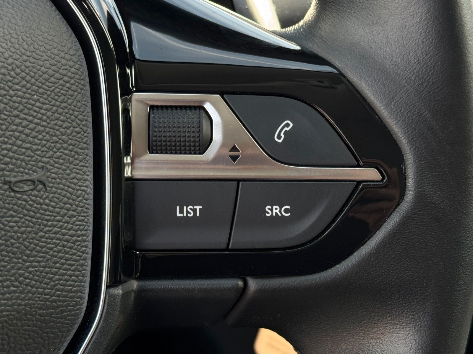 Fahrzeugabbildung Peugeot 3008 PureTech 180 Allure Tempomat PDC CarPlay