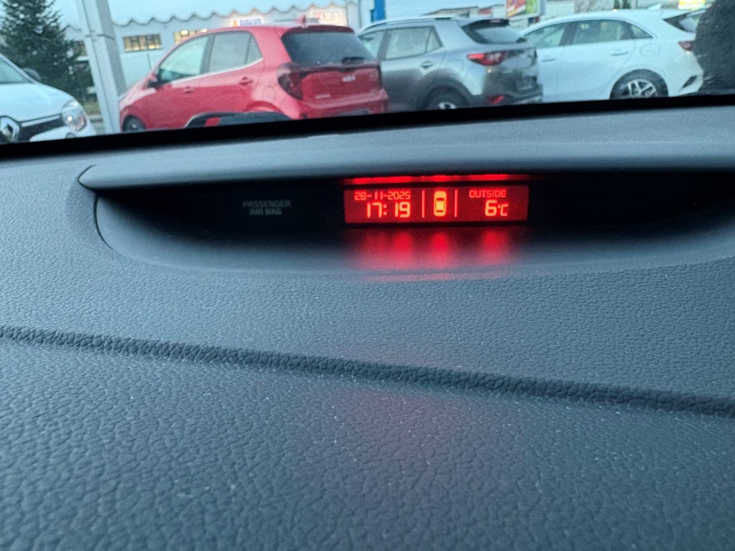 Fahrzeugabbildung Kia Ceed FIFA World Cup Edition Navi Mehrzonenklima