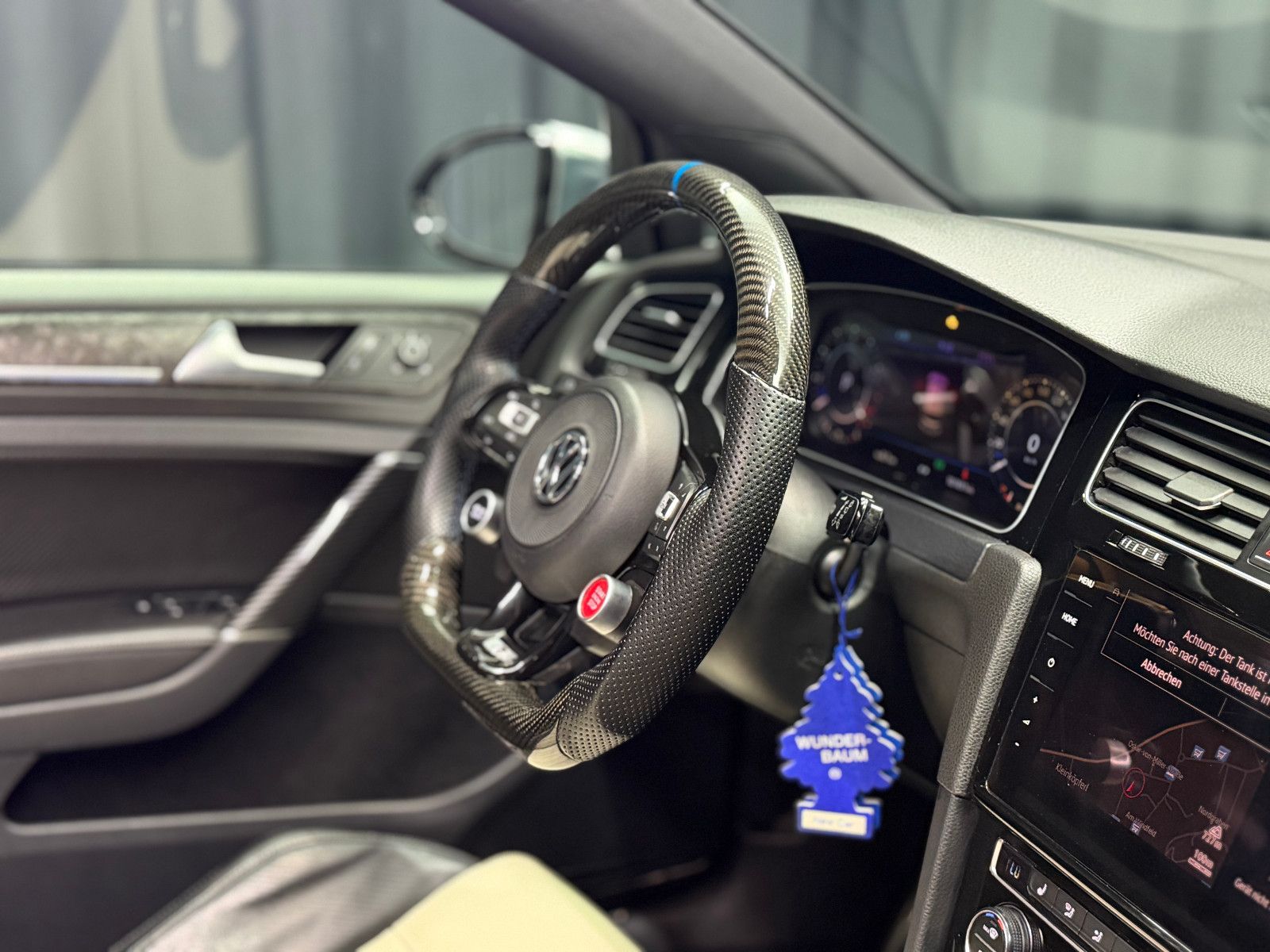 Fahrzeugabbildung Volkswagen Golf VII R 4Motion |REMUS|PANO|LEDER