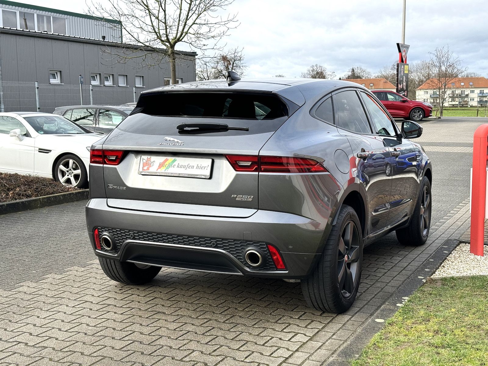 Fahrzeugabbildung Jaguar E-Pace P250 R-Dynamic Black LED/Nav/VZE/Spur/ACC