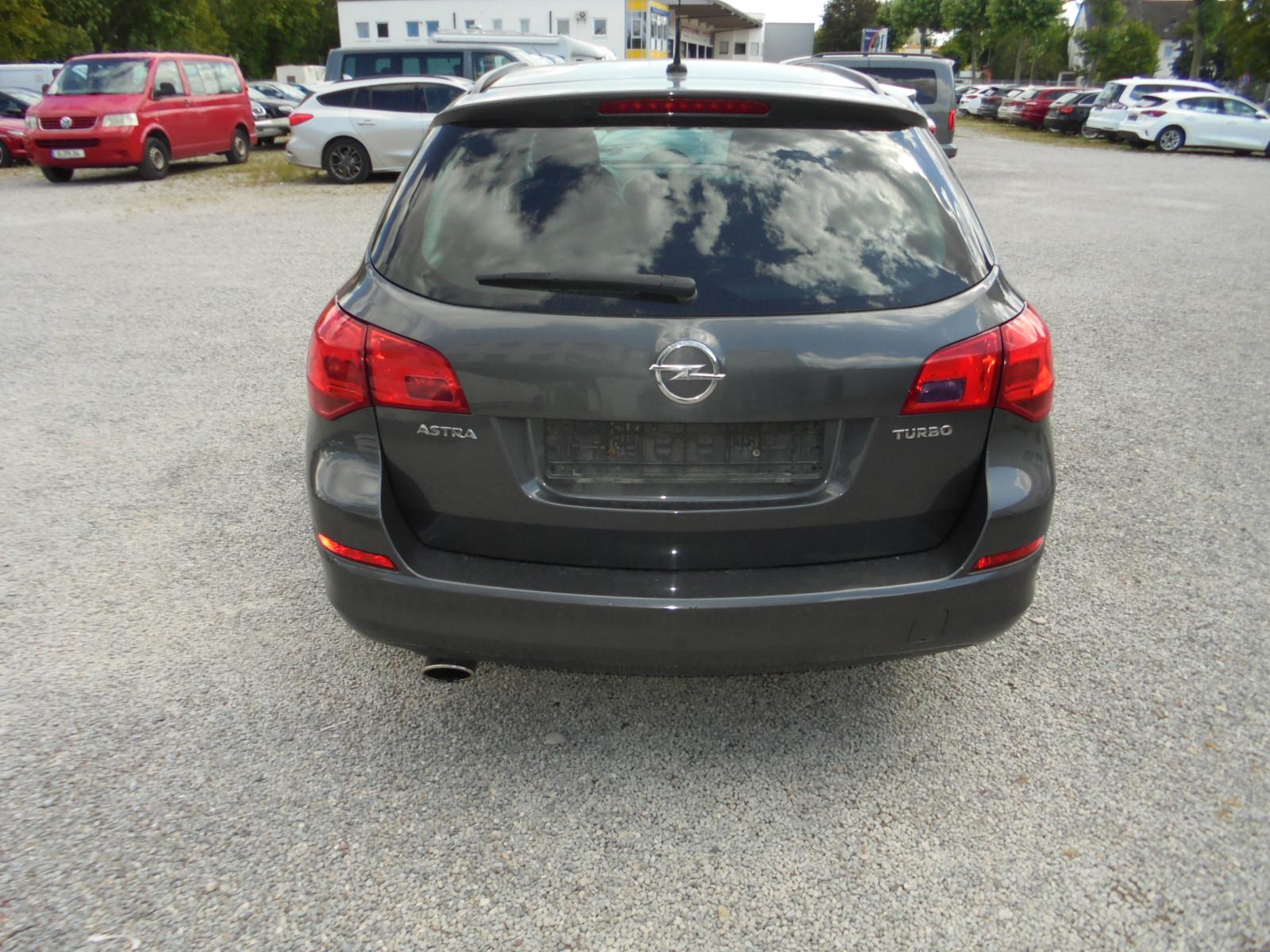 Opel Astra 2012 — photo 6