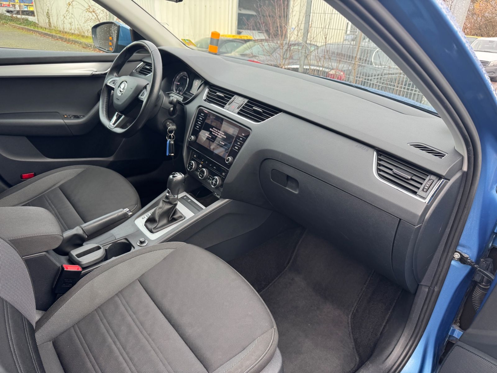 Fahrzeugabbildung SKODA Octavia Combi Ambition DSG+Navi+Alu