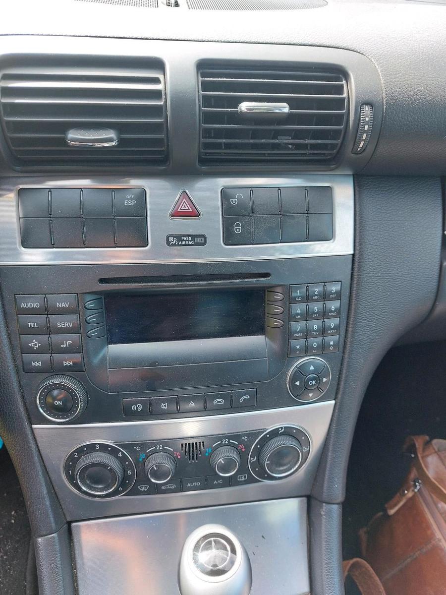 Mercedes-Benz C220 2005 — photo 7