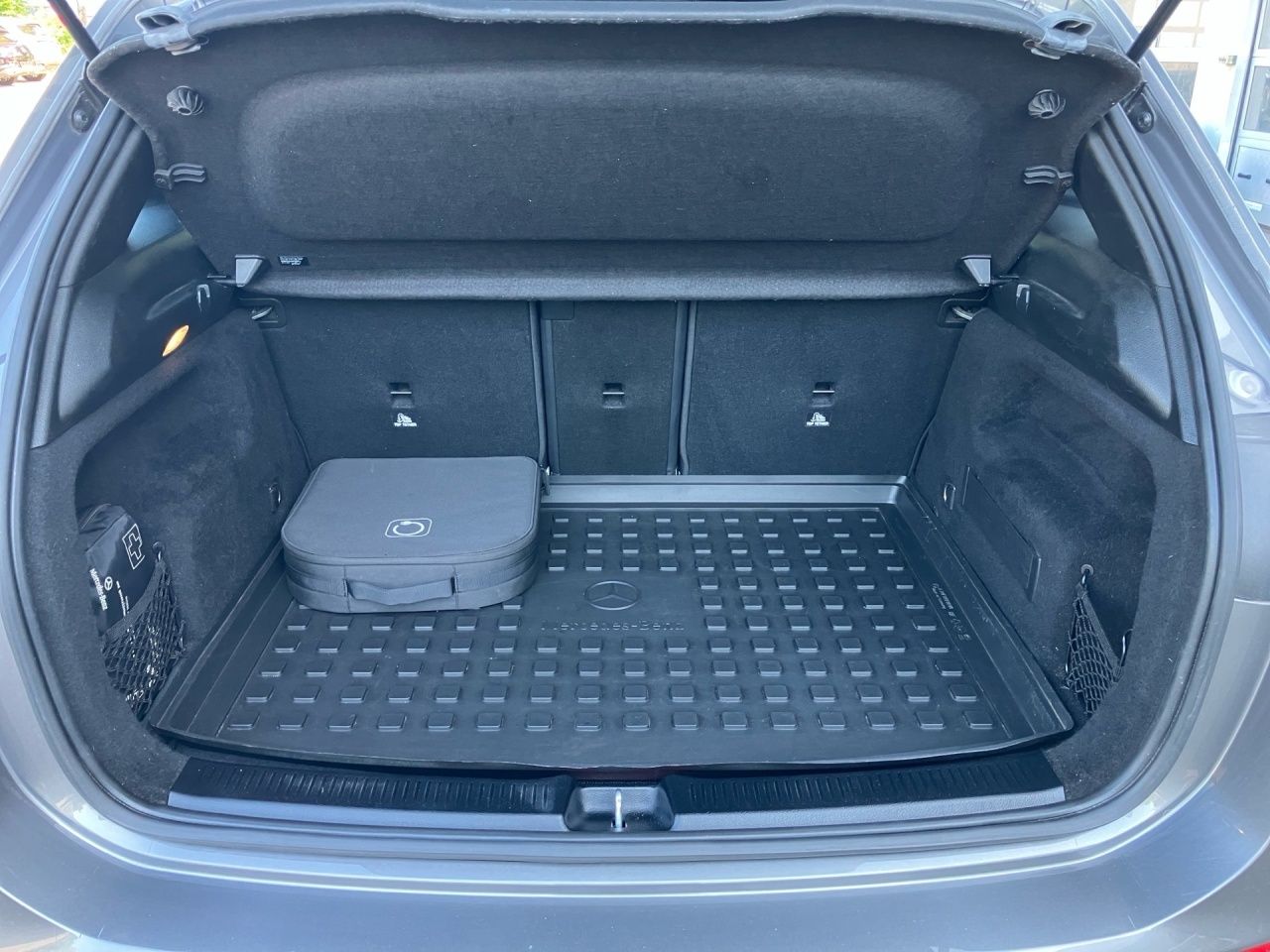 Fahrzeugabbildung Mercedes-Benz B 250 e AMG+AHK+MULTIBEAM+PANORAMA+STNDHZ+KAMERA