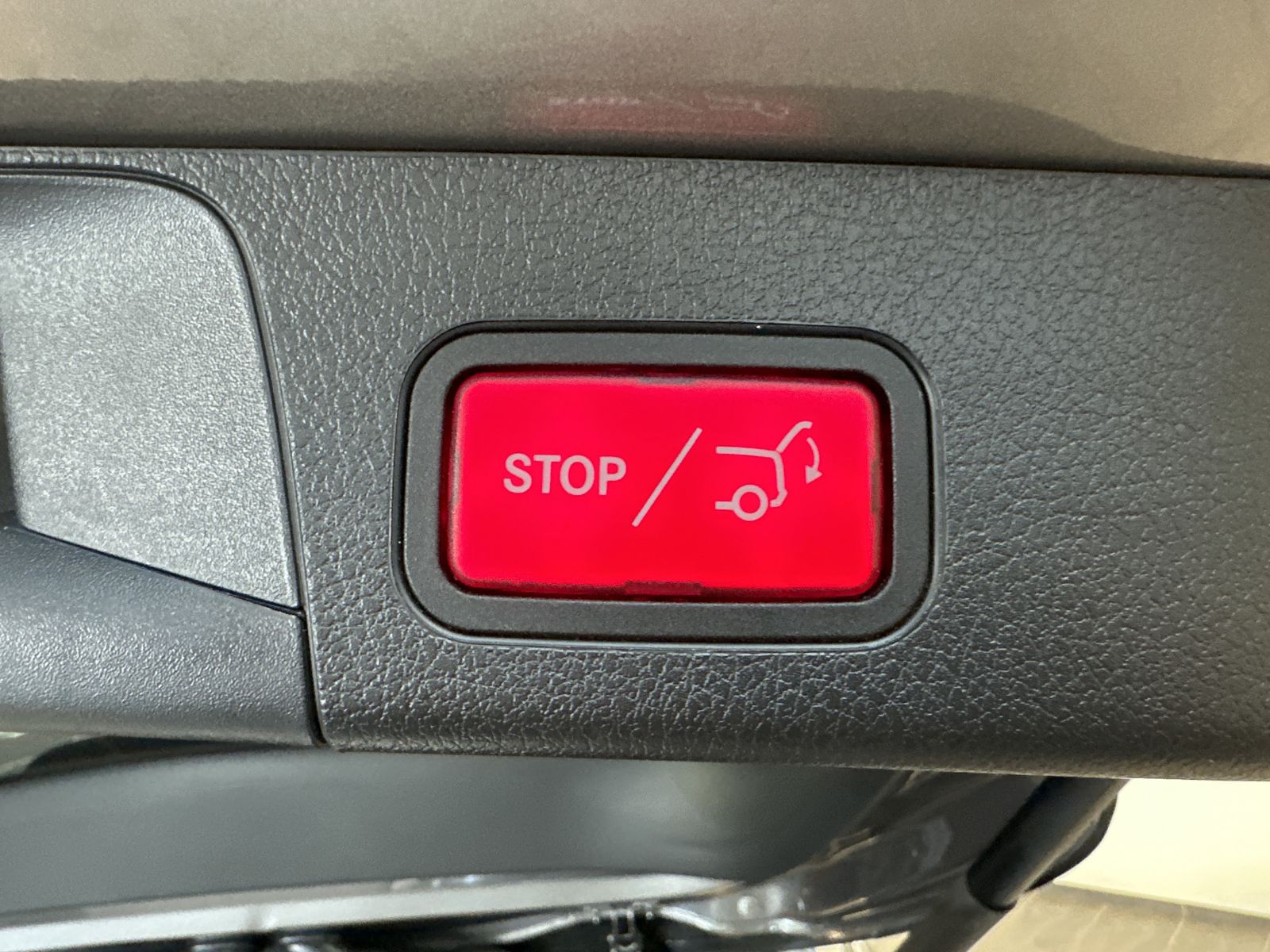 Fahrzeugabbildung Mercedes-Benz GLB 200d Progressive NAV+LED+DISTRONIC-PLUS+AHK