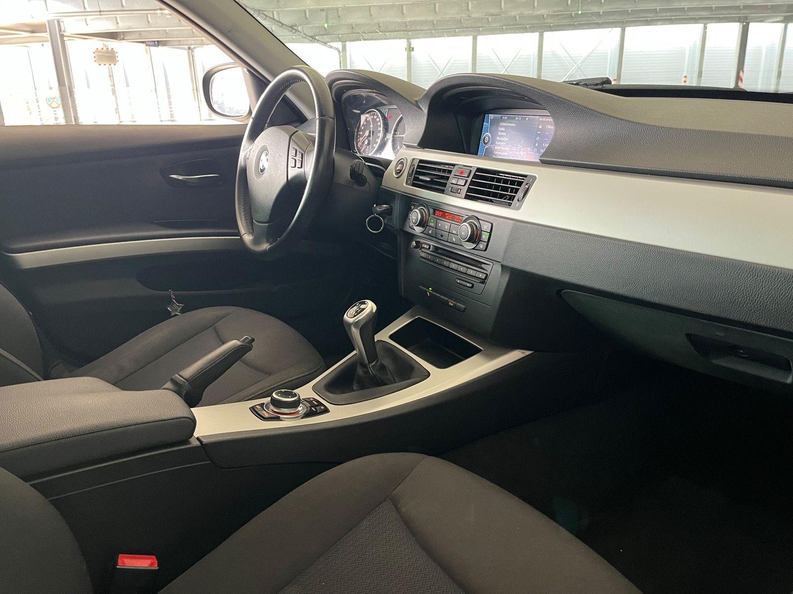 BMW 318 2010 — photo 5