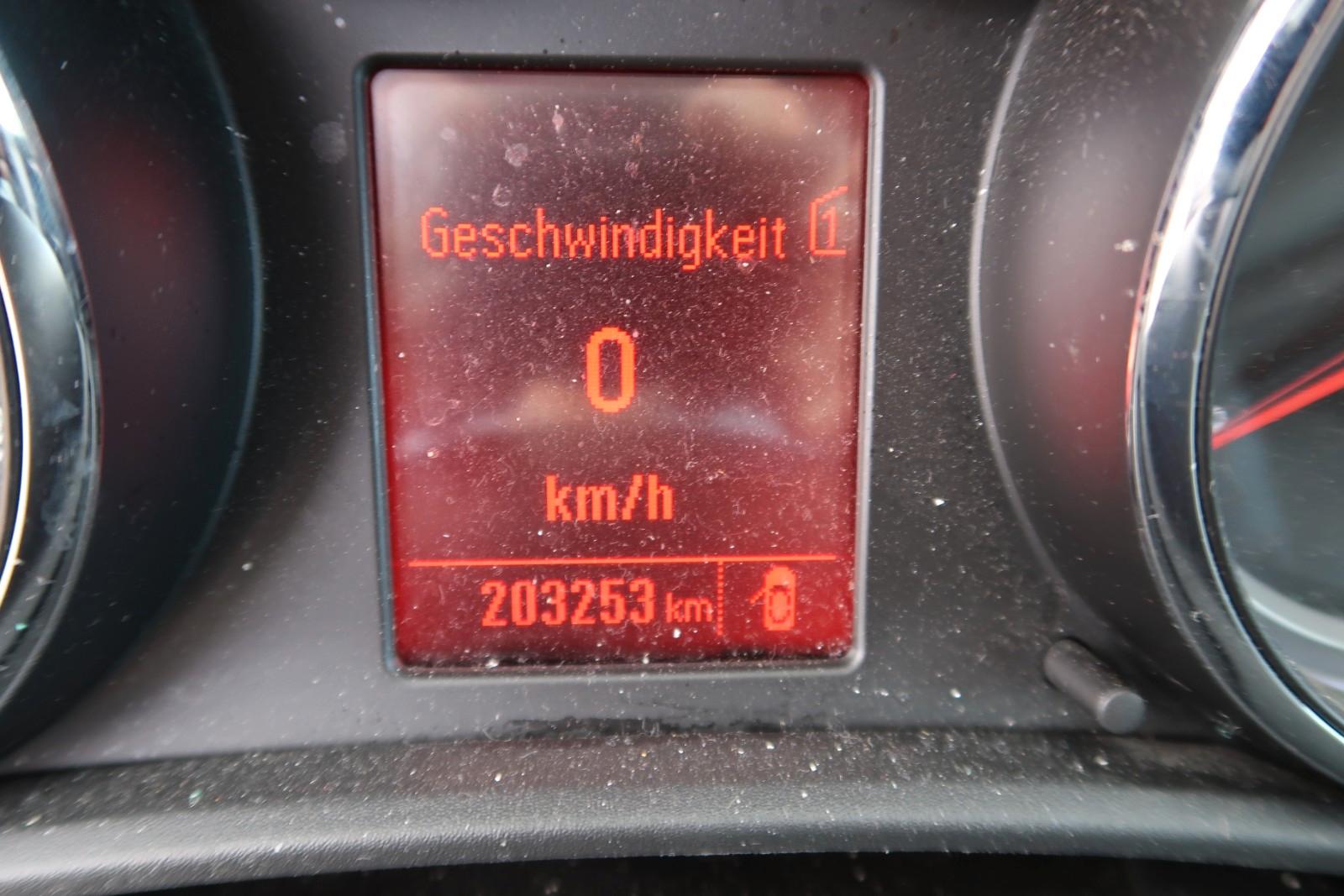 Opel Astra 2012 — photo 13