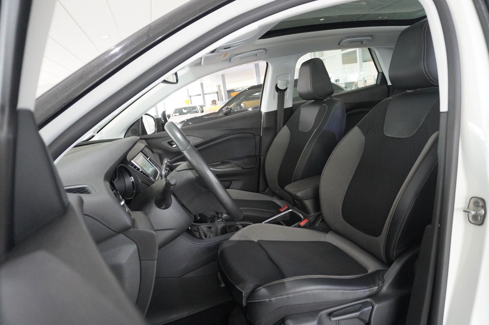 Fahrzeugabbildung Opel Grandland (X) 1.2T INNOV. NAVI/LED/KAMERA/PANO.