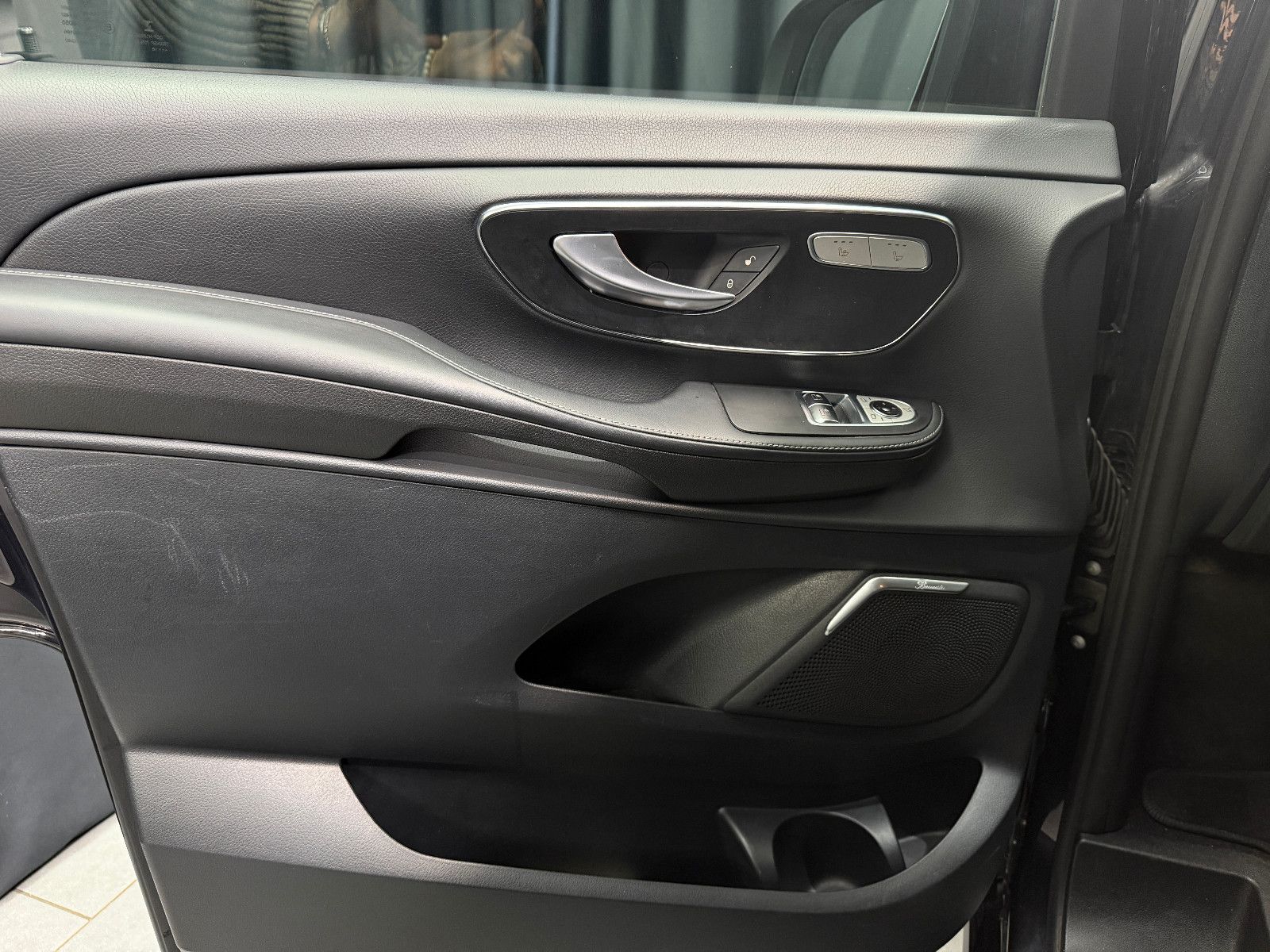 Fahrzeugabbildung Mercedes-Benz V 250d AVANTGARDE AMG EDITION lang|360°|AHK|LEDE