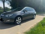 Opel Astra Sports Tourer 1.4 ecoFLEX Sport Sport - Opel Astra aus 2010: Sports Tourer