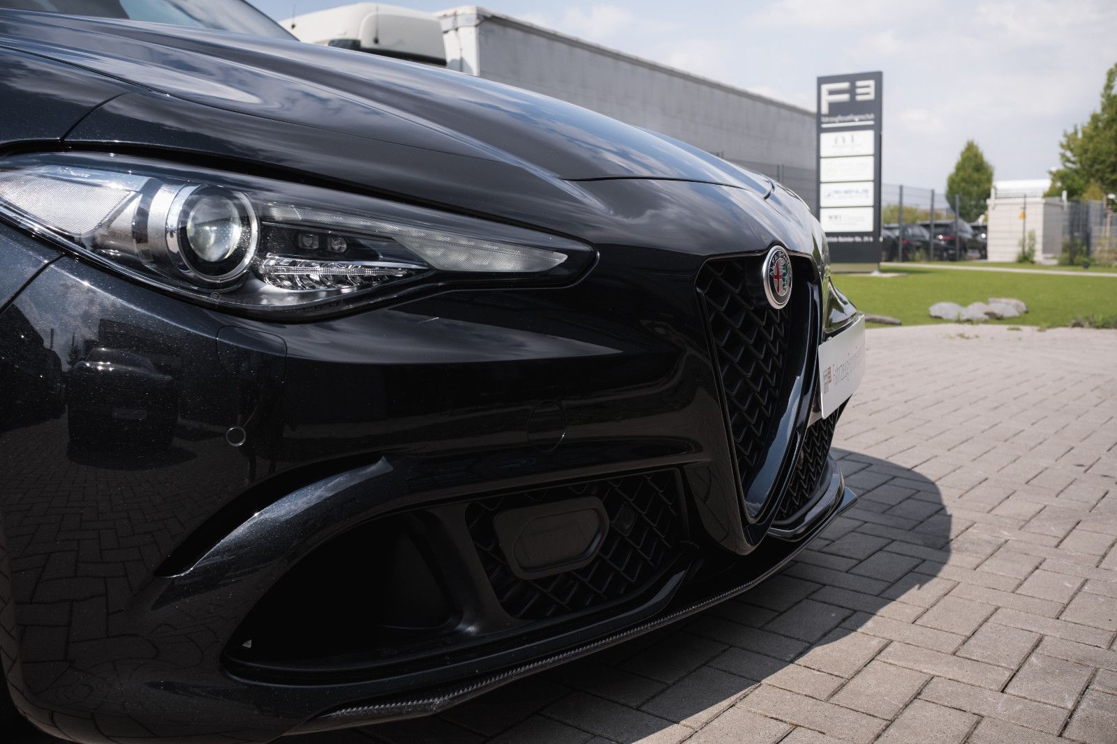 Fahrzeugabbildung Alfa Romeo Giulia Quadrifoglio-Akrapovic-HarmanKardon