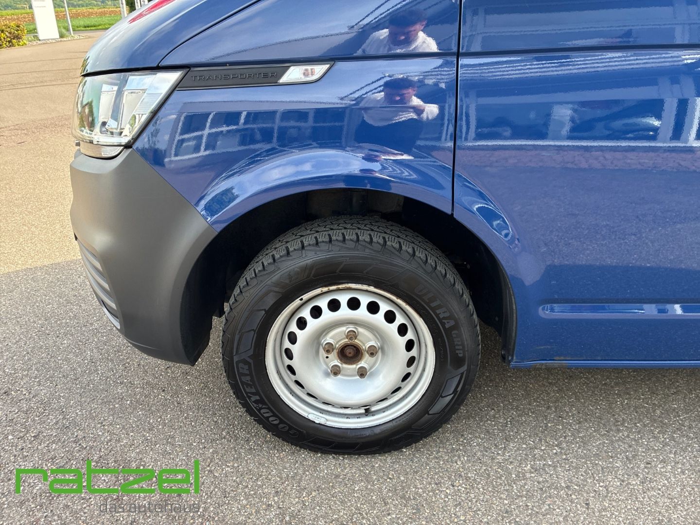 Fahrzeugabbildung Volkswagen T6.1 Kombi 2.0 TDI DAB Notbremsass. PDC 9-Sitzer