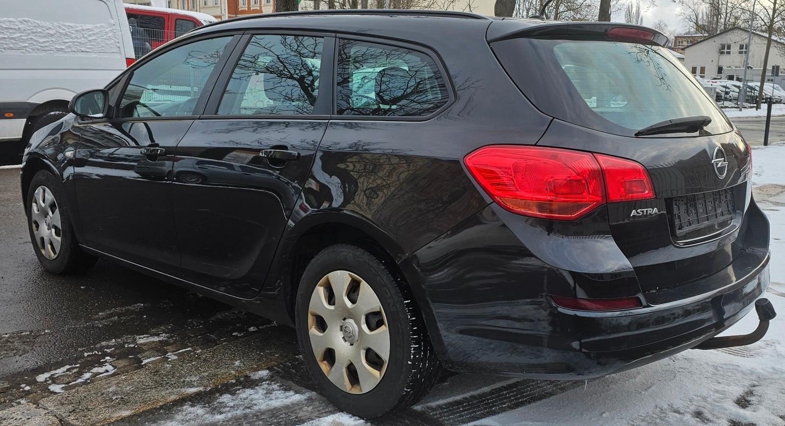 Opel Astra J Sports Tourer Selection*Klima*Euro5*AHK*