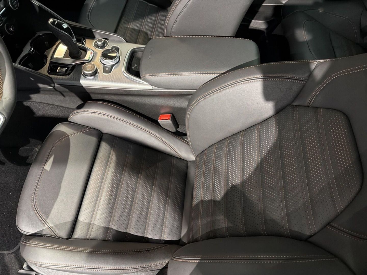 Fahrzeugabbildung Alfa Romeo Giulia 2.0Turbo Q4 Intensa +HARMAN/KARDON+PANORA