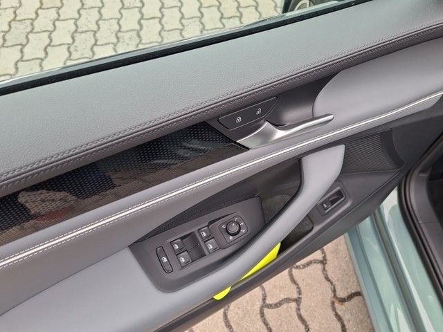 Fahrzeugabbildung Volkswagen Passat Variant Business eTSI DSG LED ACC AHK SHZ