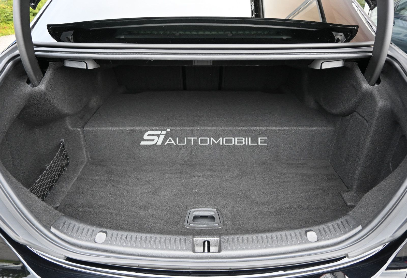 Fahrzeugabbildung Mercedes-Benz E 300 e Lim. °NIGHT°ACC°PANO°MULTIBEAM°8-FACH°
