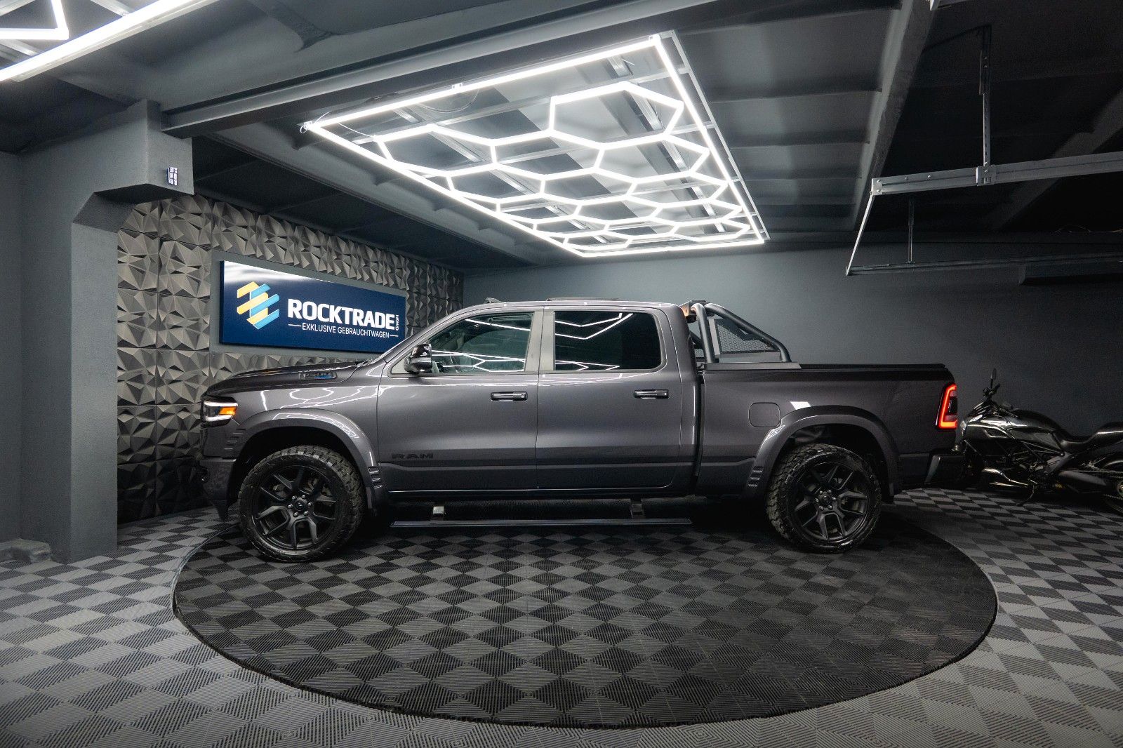 Fahrzeugabbildung Dodge RAM 5.7 V8 HEMI 4x4 Limited Longbed Airmatic 19%