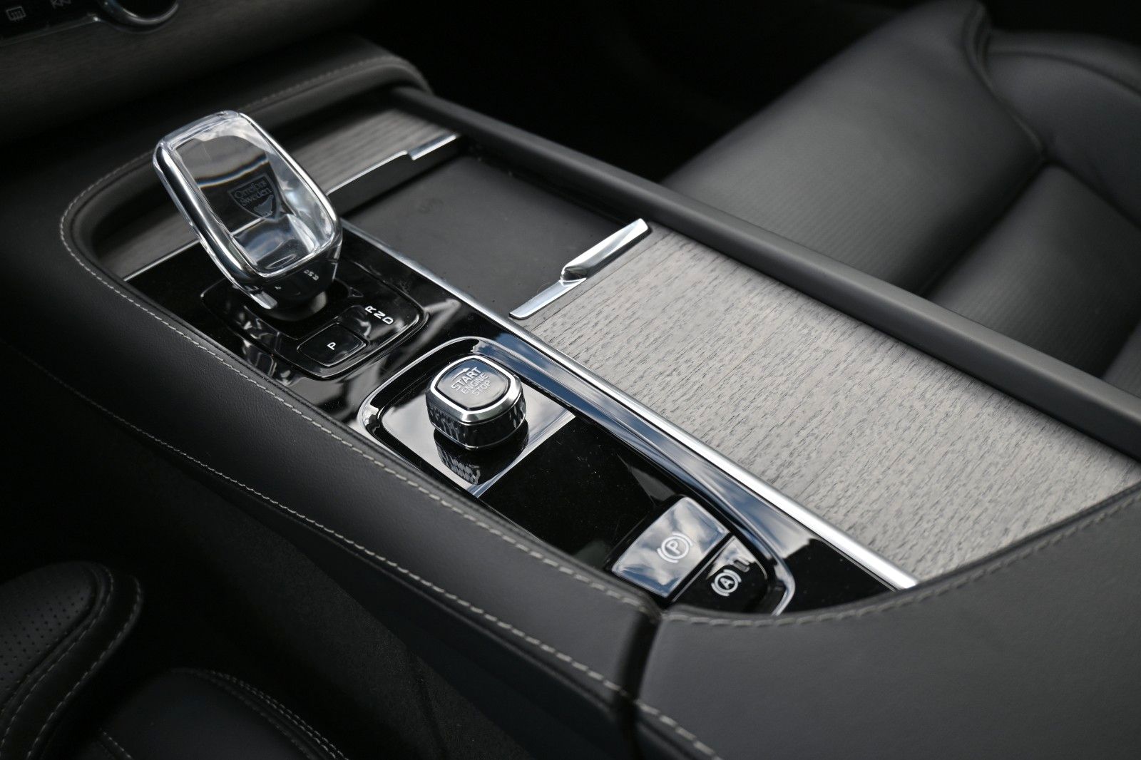 Fahrzeugabbildung Volvo XC90 B5 Ultimate Bright AWD MASS*LUFT*BW*HUD*AHK