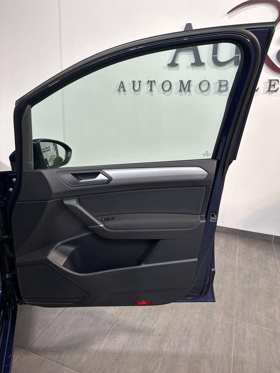 Fahrzeugabbildung Volkswagen Touran 2.0 TDI DSG CL NAV+ACC+DIGDISPLAY+KAM+1HD