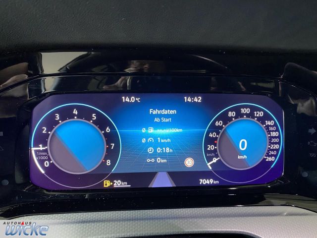 Golf VIII 1.0 TSI Move NAVI KLIMA PDC LED PANO
